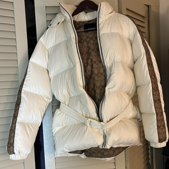 L Coach Woman’s puffer coat.  In perfect condition (only worn a few times) - Picture 4 of 6